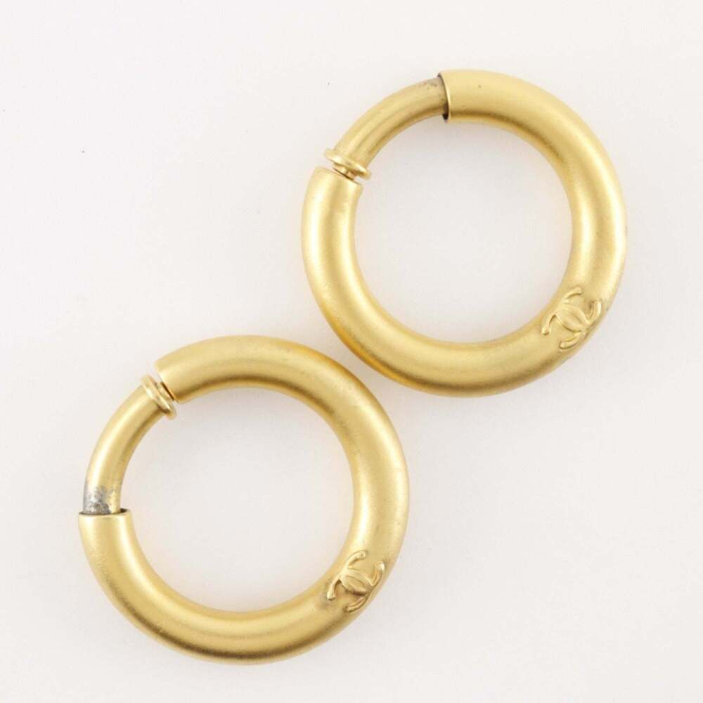 CHANEL Authentic Vintage Gold Earrings - Picture 3 of 13